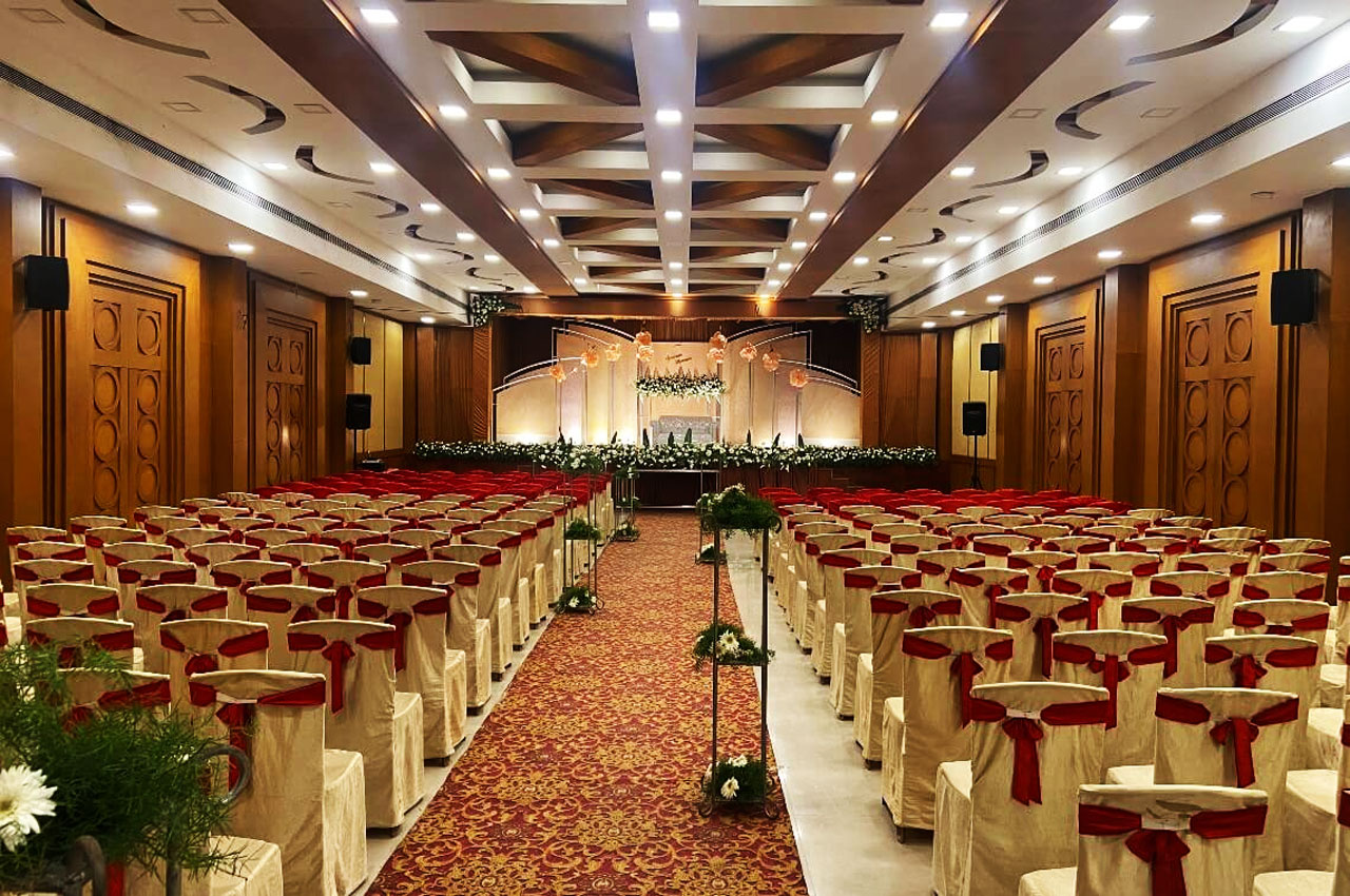 hotel golden leaf event image